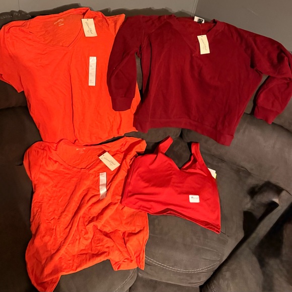 Universal Thread Tops - Women’s XL Clothing Bundle Universal Threads and All in Motion 4 pieces